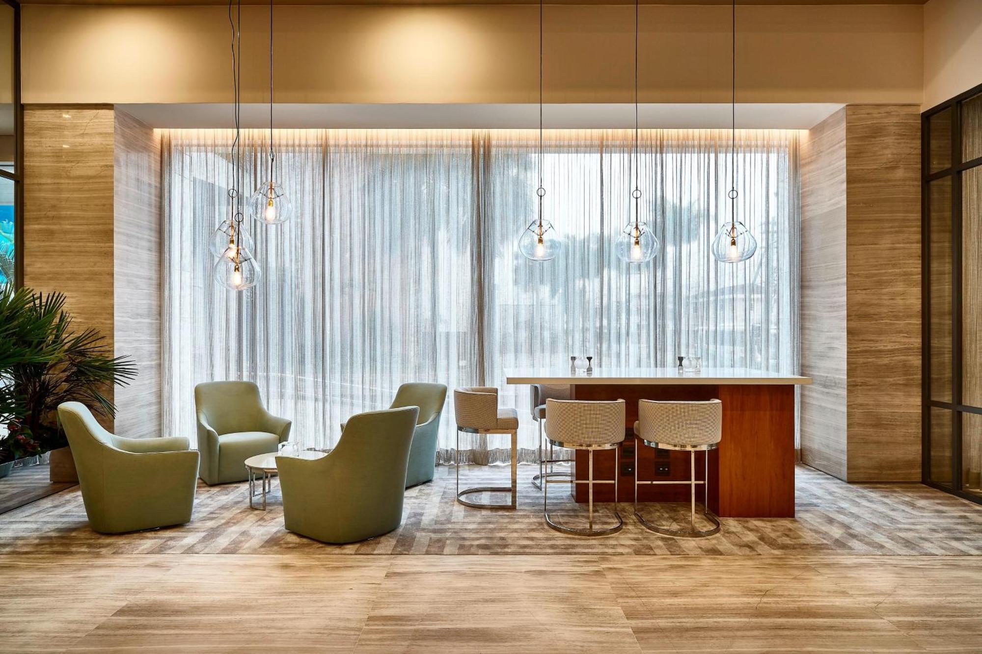 Sheraton Santos Hotel Eksteriør bilde The lounge at the airport
